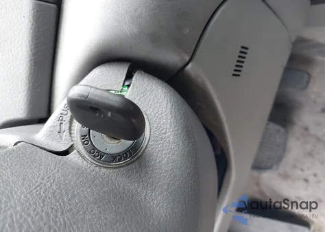 2004 Toyota Camry Le из США, поврежденный, VIN 4T1BE32K44U924199